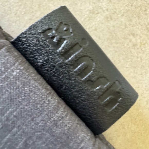 Rinsh Crossbody Sling Bag – Charcoal Gray Tech Travel Chest Bag - Picture 2 of 6